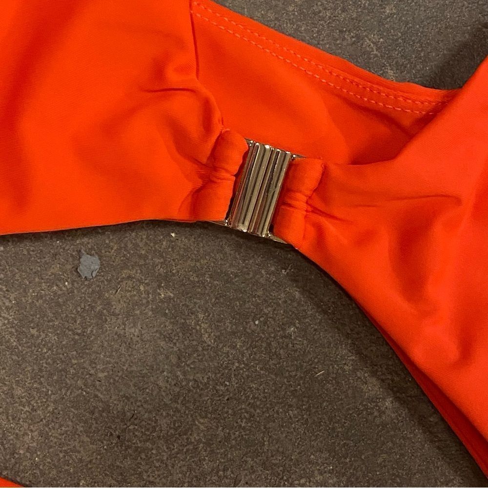 Lovewave Gin One Piece Hot Papaya
Vibrant Orange Cutout Swimsuit Revolve NWOT L - Picture 5 of 8